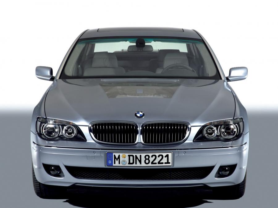  BMW Hydrogen 7 2007 года  (фото 4 из 16)
